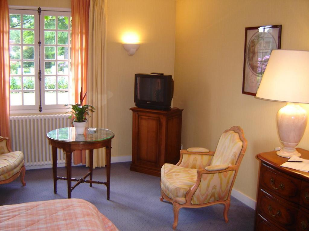 Auberge Des Templiers Boismorand 객실 사진