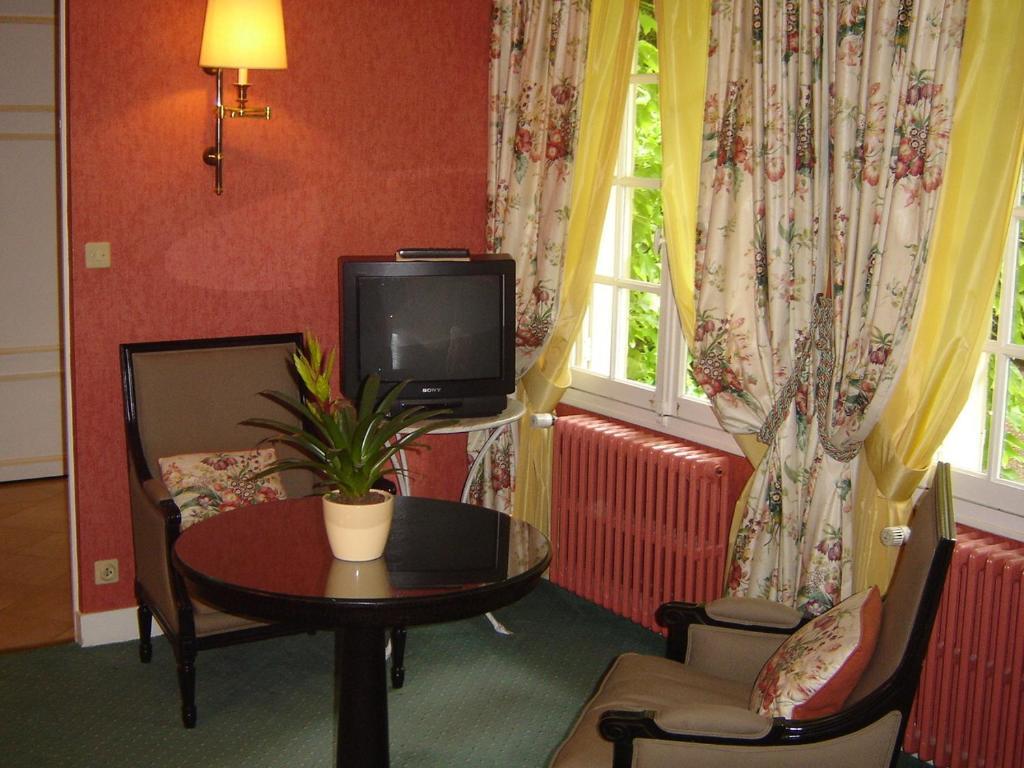 Auberge Des Templiers Boismorand 객실 사진